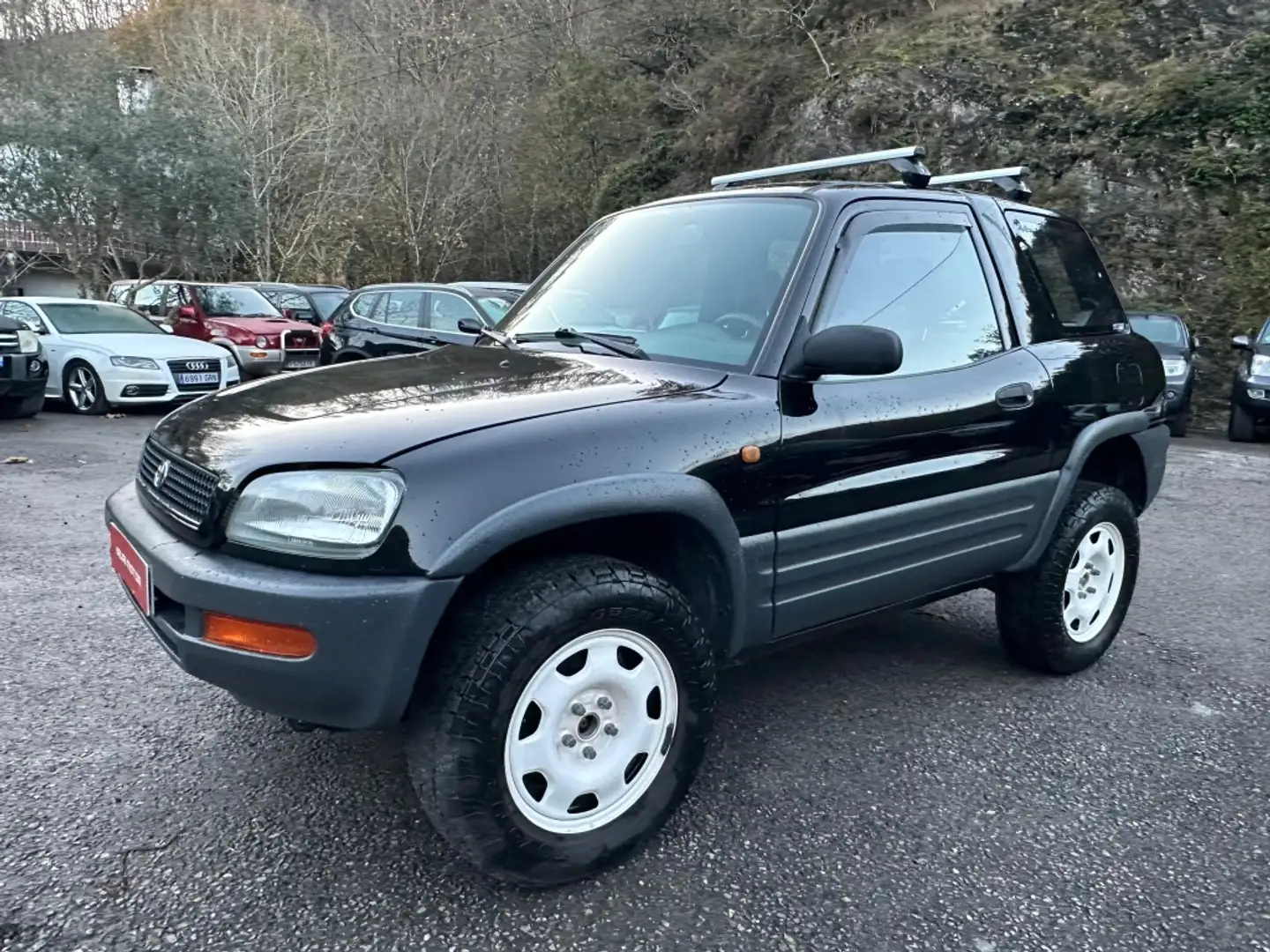 Toyota RAV 4 GX Schwarz - 2