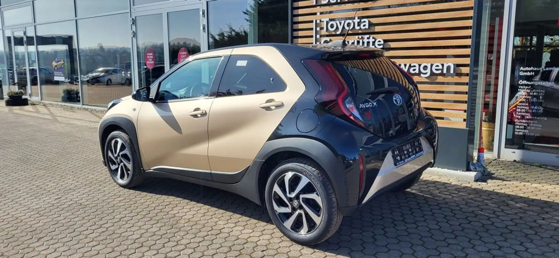 Toyota Aygo X X Pulse Beige - 2