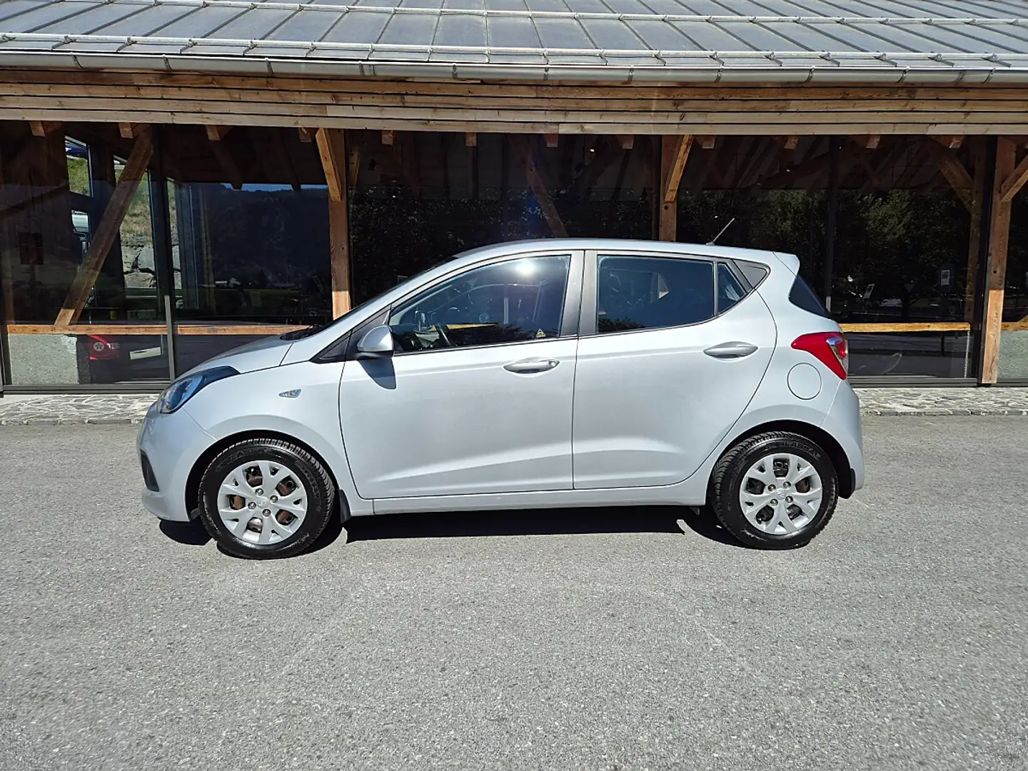 Hyundai i10 1,0 Comfort Start/Stopp Automatik Silber - 2
