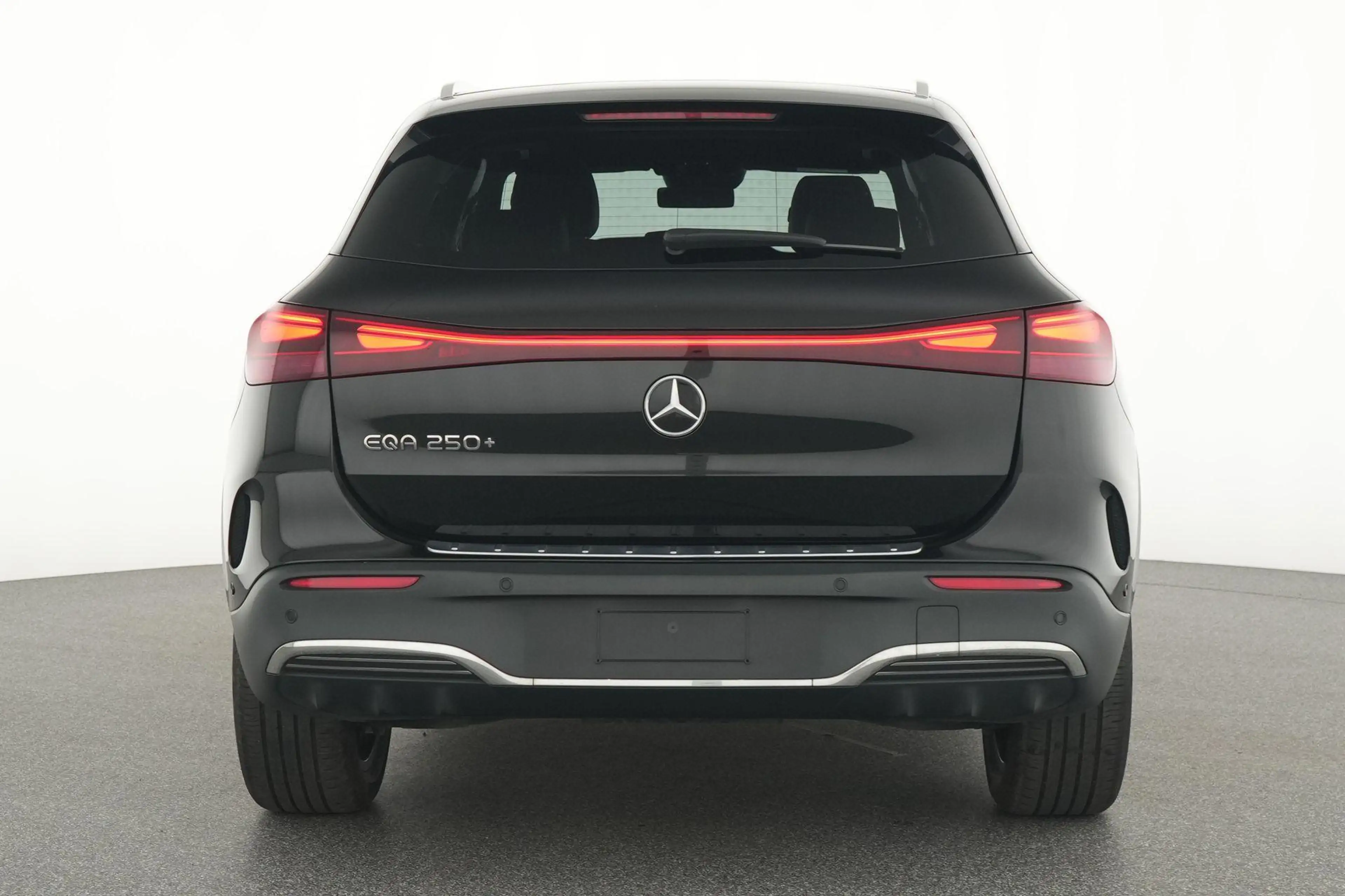 Mercedes-Benz EQA 250 250+ AMG Line — photo 7