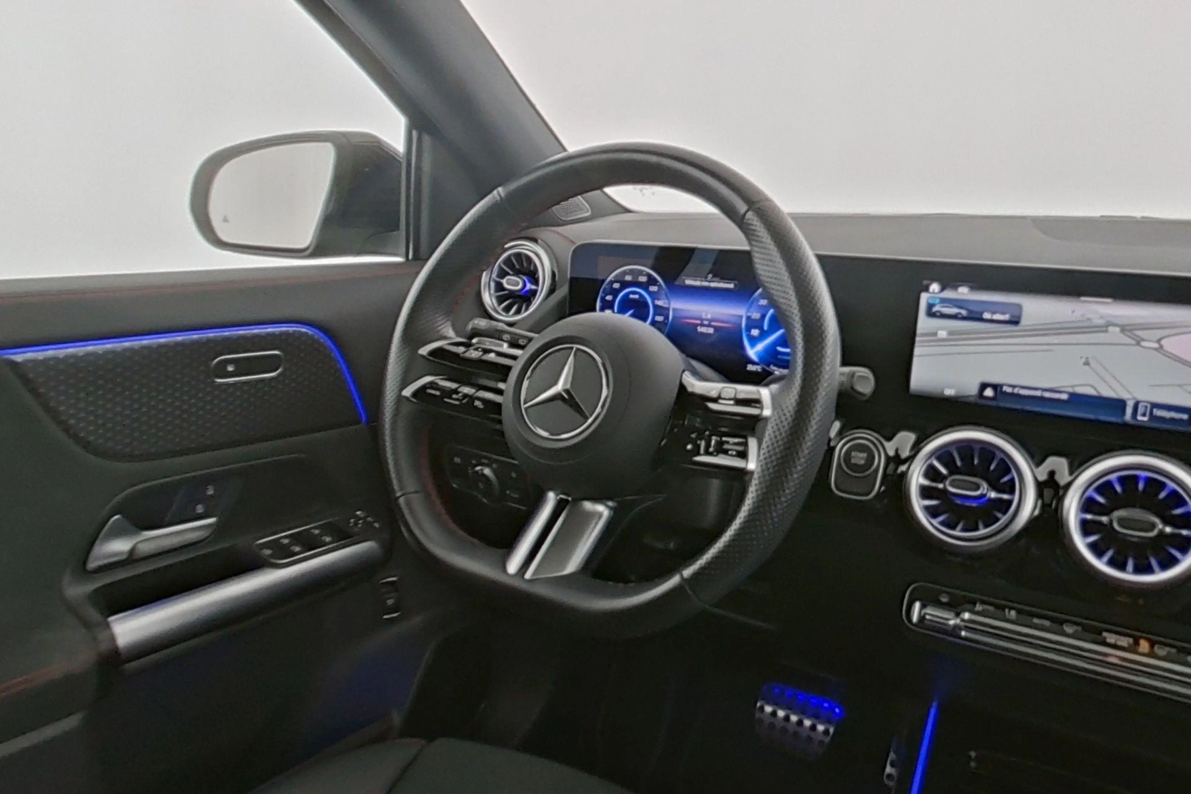 Mercedes-Benz EQA 250 250+ AMG Line — photo 13