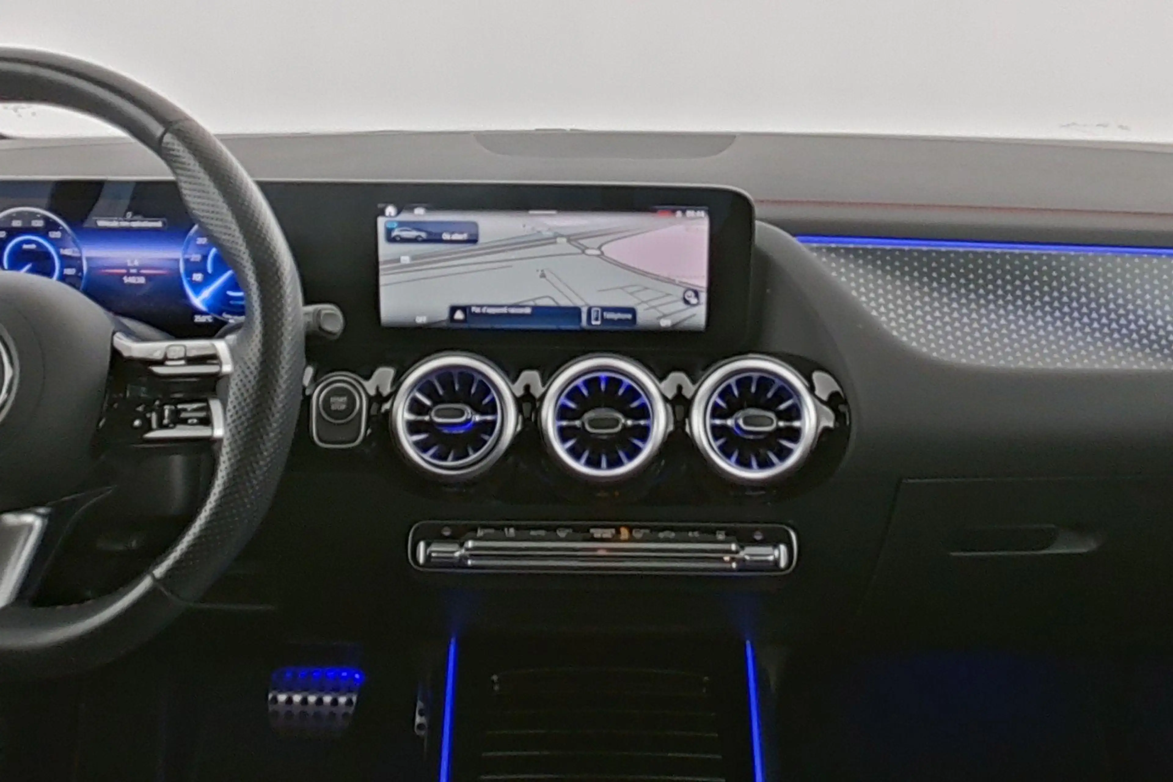 Mercedes-Benz EQA 250 250+ AMG Line — photo 15