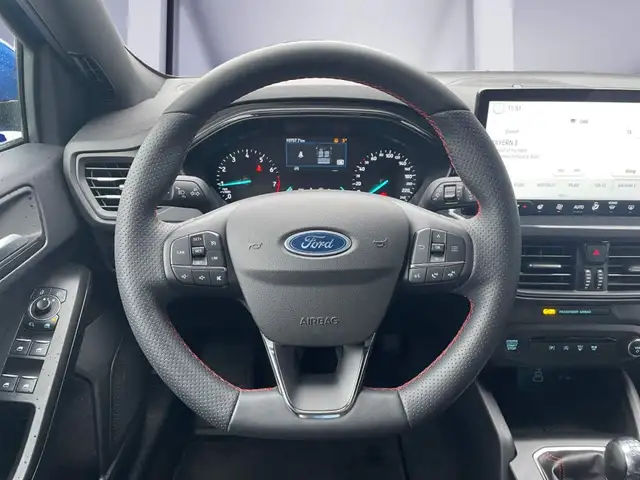 Ford Focus view 11
