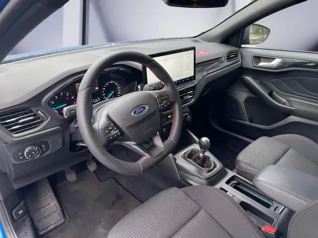Ford Focus view 13