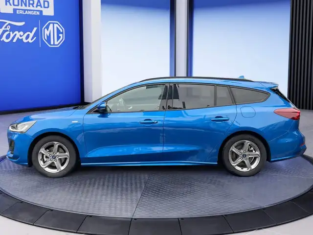 Ford Focus view 3