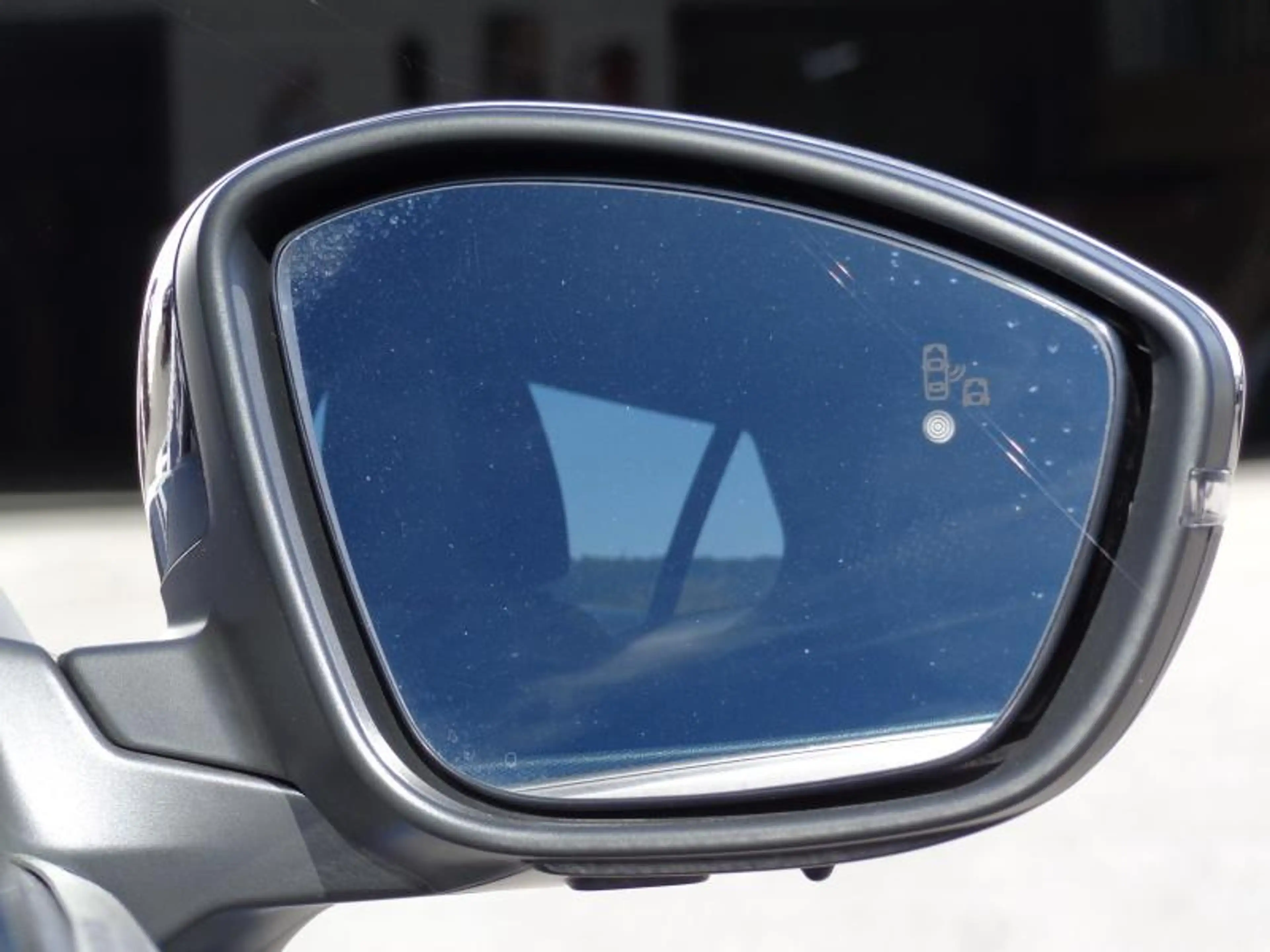 Peugeot e-2008 54Kwh Allure - GPS - Caméra 360° — photo 15