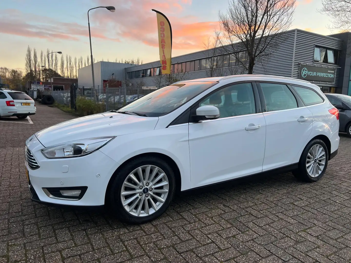 Ford Focus Wagon 1.5 Titanium - Keyless - Camera - Navigatie Weiß - 2