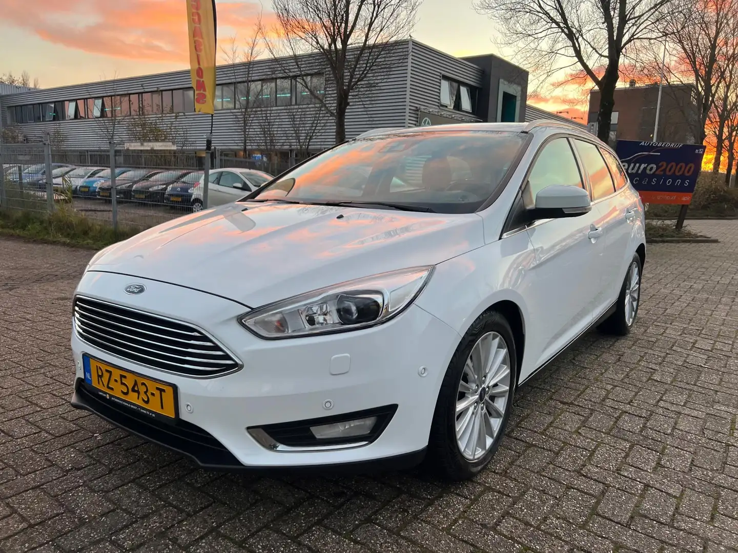 Ford Focus Wagon 1.5 Titanium - Keyless - Camera - Navigatie Weiß - 1