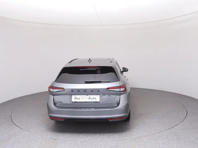 Skoda Superb view 6