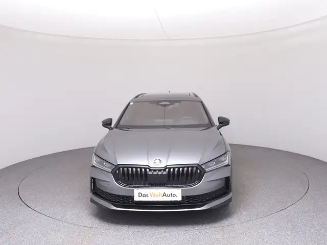 Skoda Superb view 3