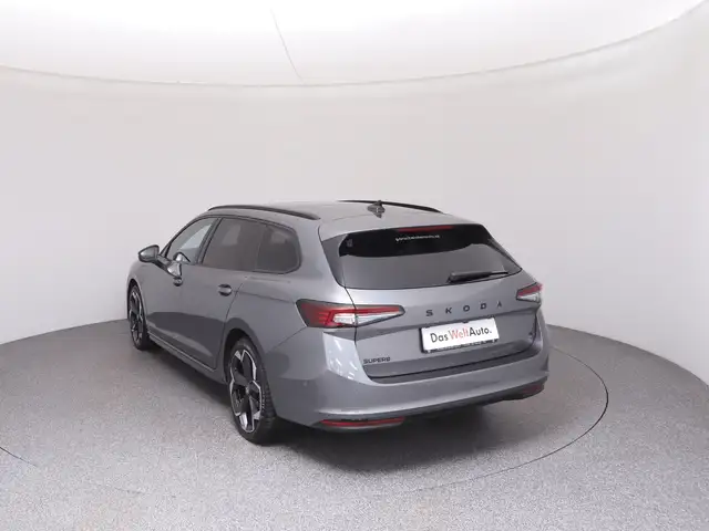 Skoda Superb view 5
