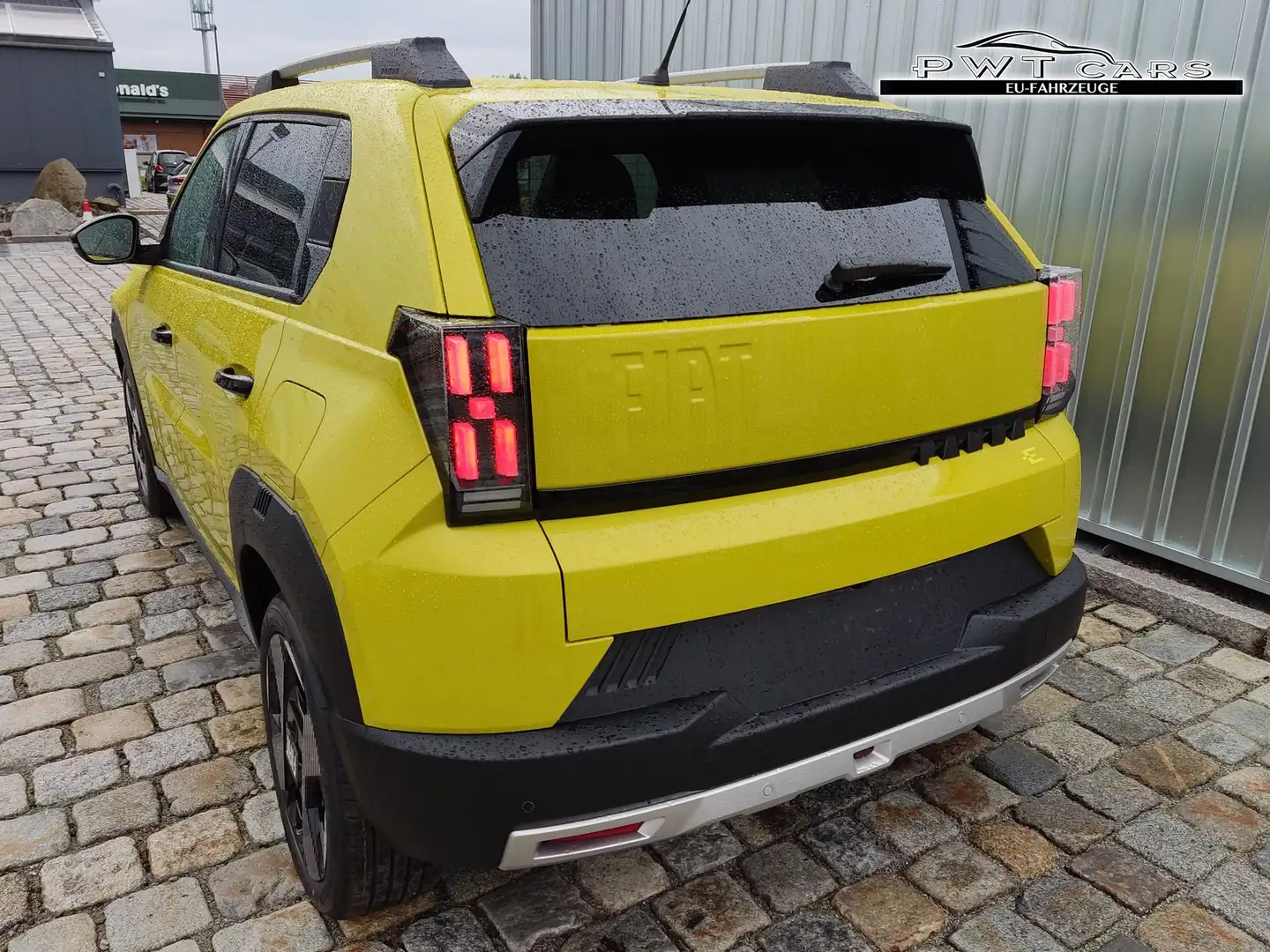 Fiat Grande Panda La Prima BEV 83 KW (113 PS) Navi-Sitzheizung-Ka... Gelb - 2