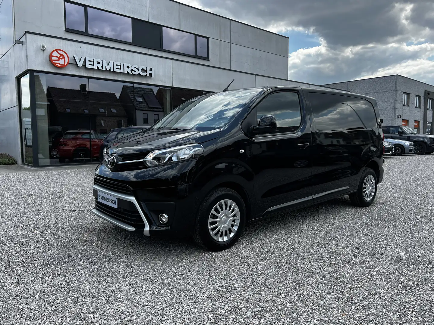 Toyota Proace 2,0-l-D-4D L2 Autm. Comfort*177PK*TREKHAAK*APPLE* Noir - 1