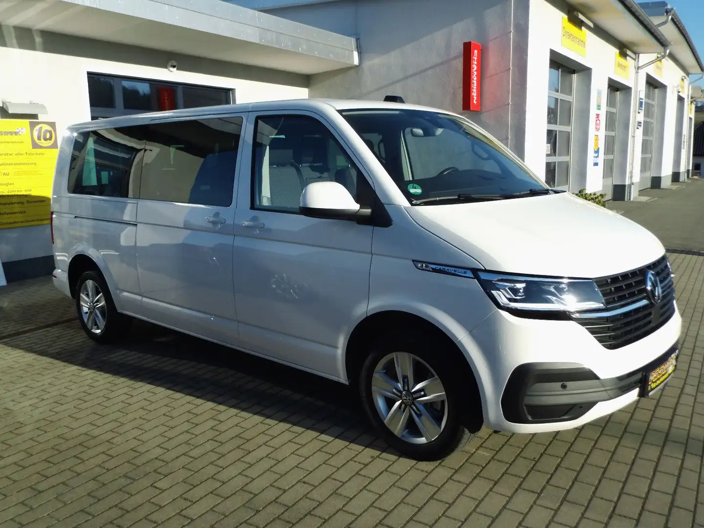 Volkswagen T6 Caravelle T6.1 Caravelle Comf.LR,LED,NAVI,2xSchiebetür Bílá - 2