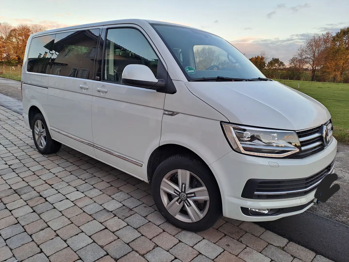 Volkswagen T6 Multivan Multivan DSG Kurz Highline Bílá - 2