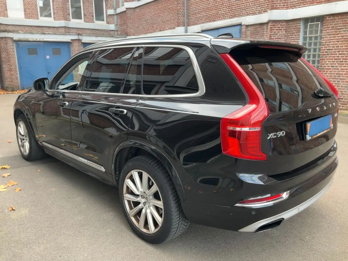 Volvo XC90 Inscription AWD Pano/Head-Up/7-Sitzer Schwarz - 2