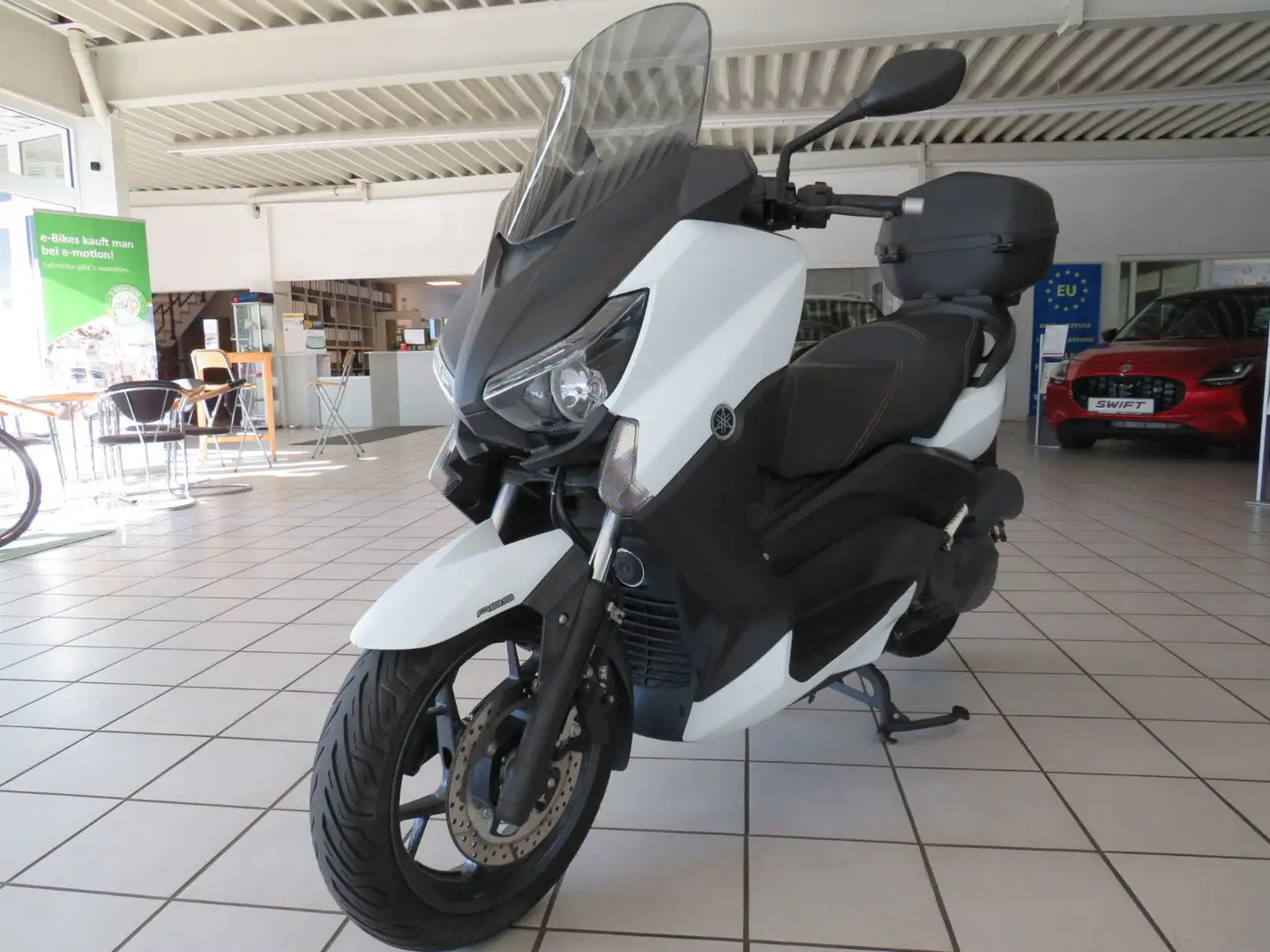 Yamaha X-Max 125 Weiß - 1