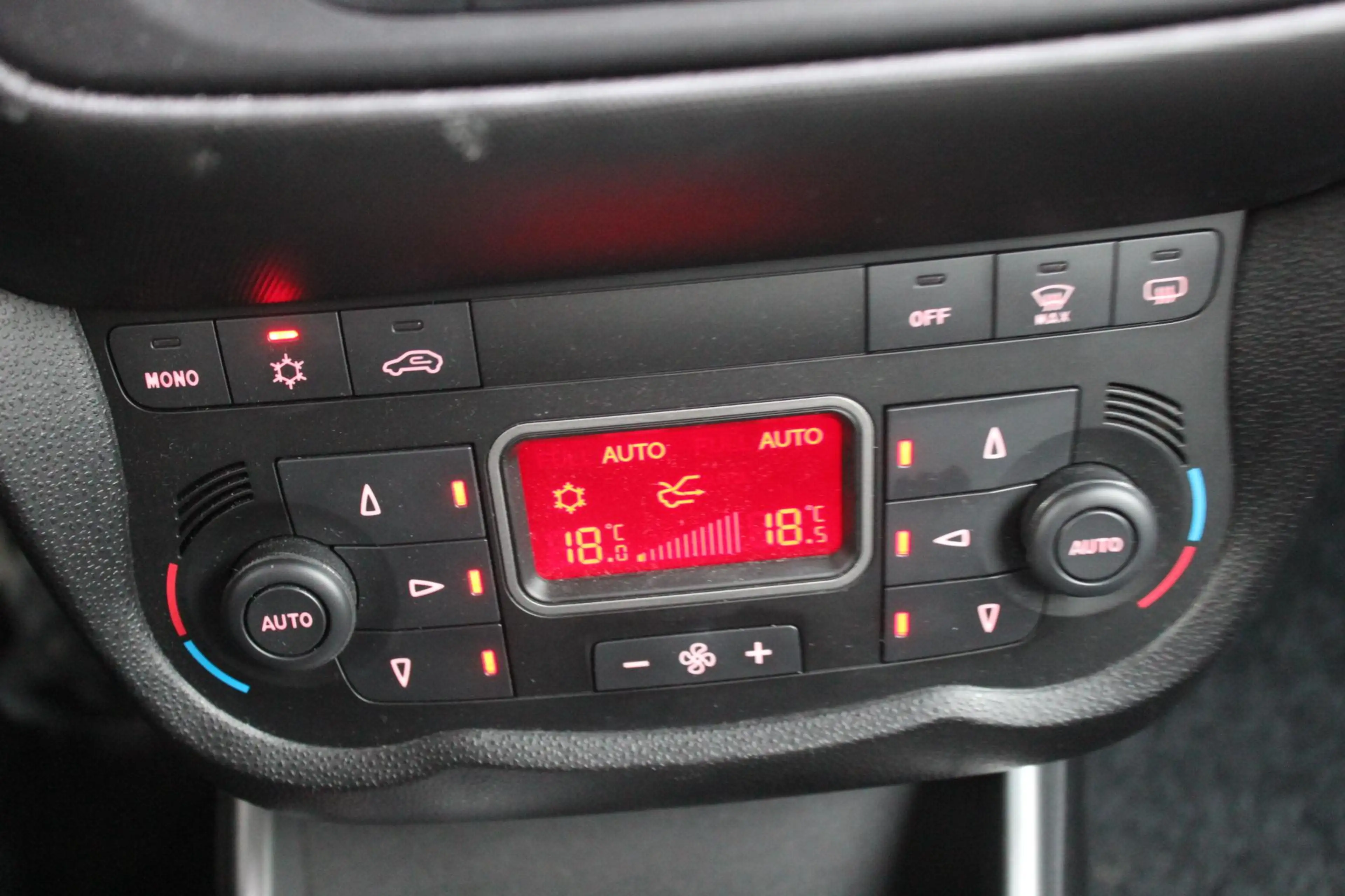 Alfa Romeo MiTo 0.9 TwinAir ECO Business Super — photo 17
