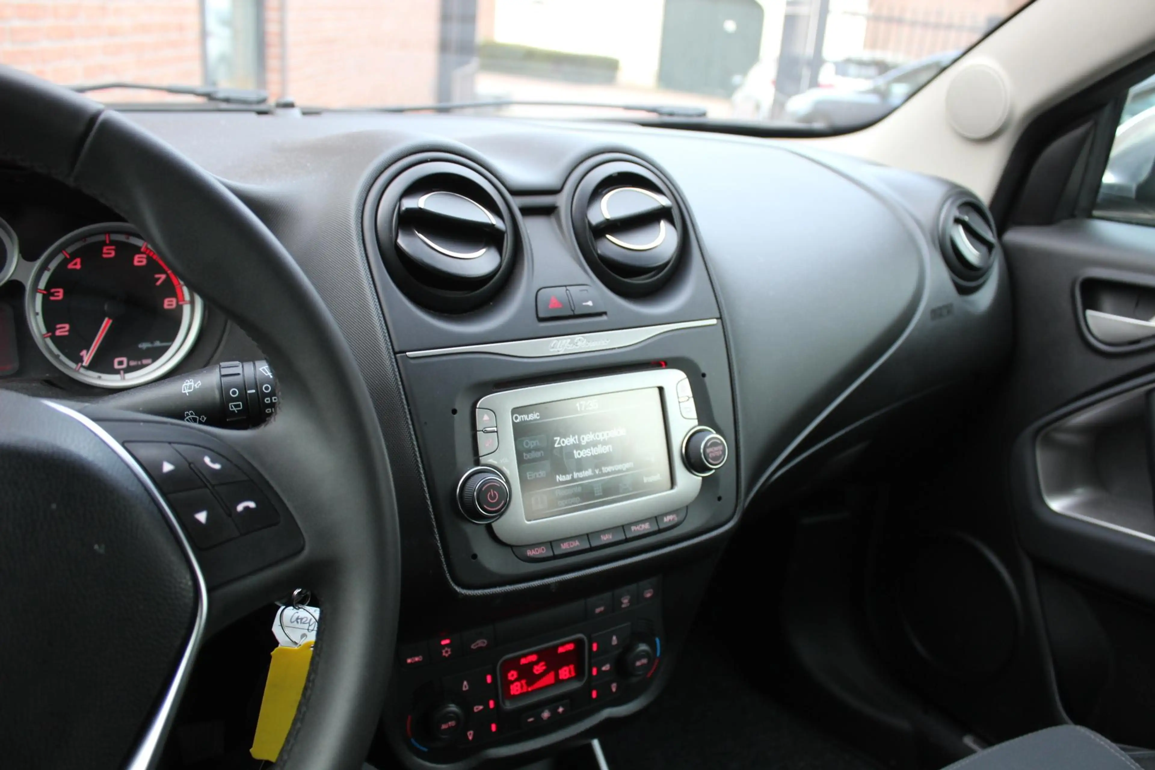 Alfa Romeo MiTo 0.9 TwinAir ECO Business Super — photo 24