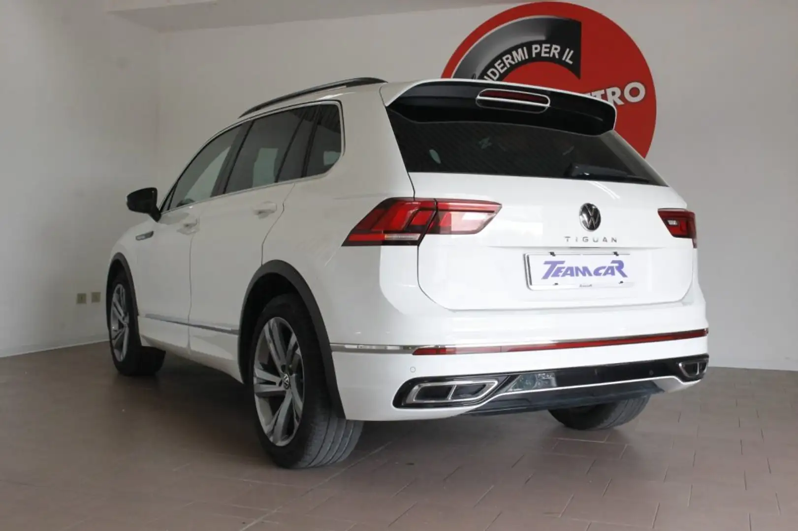 Volkswagen Tiguan 1.5 TSI 150CV DSG IQ.LIGHT R-Line Unicoprop. Bianco - 2
