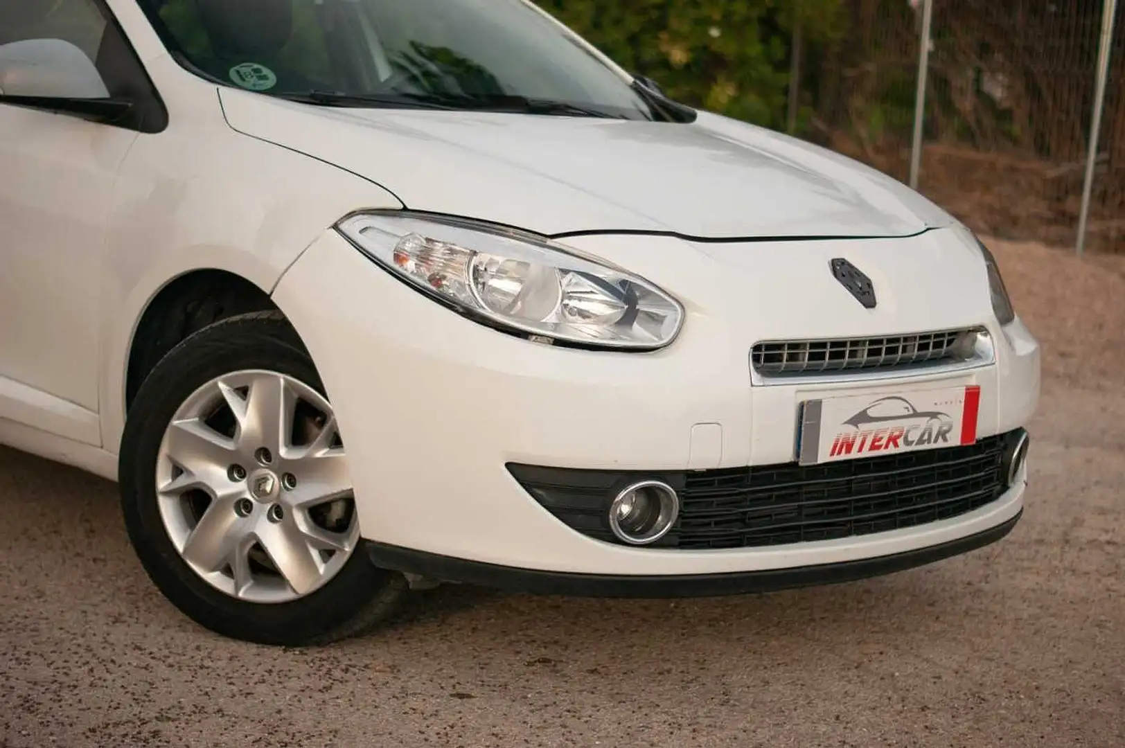 Renault Fluence ES - BerS4 1.6 16V 110 EU4, Expression, 2010 - 201 Weiß - 2