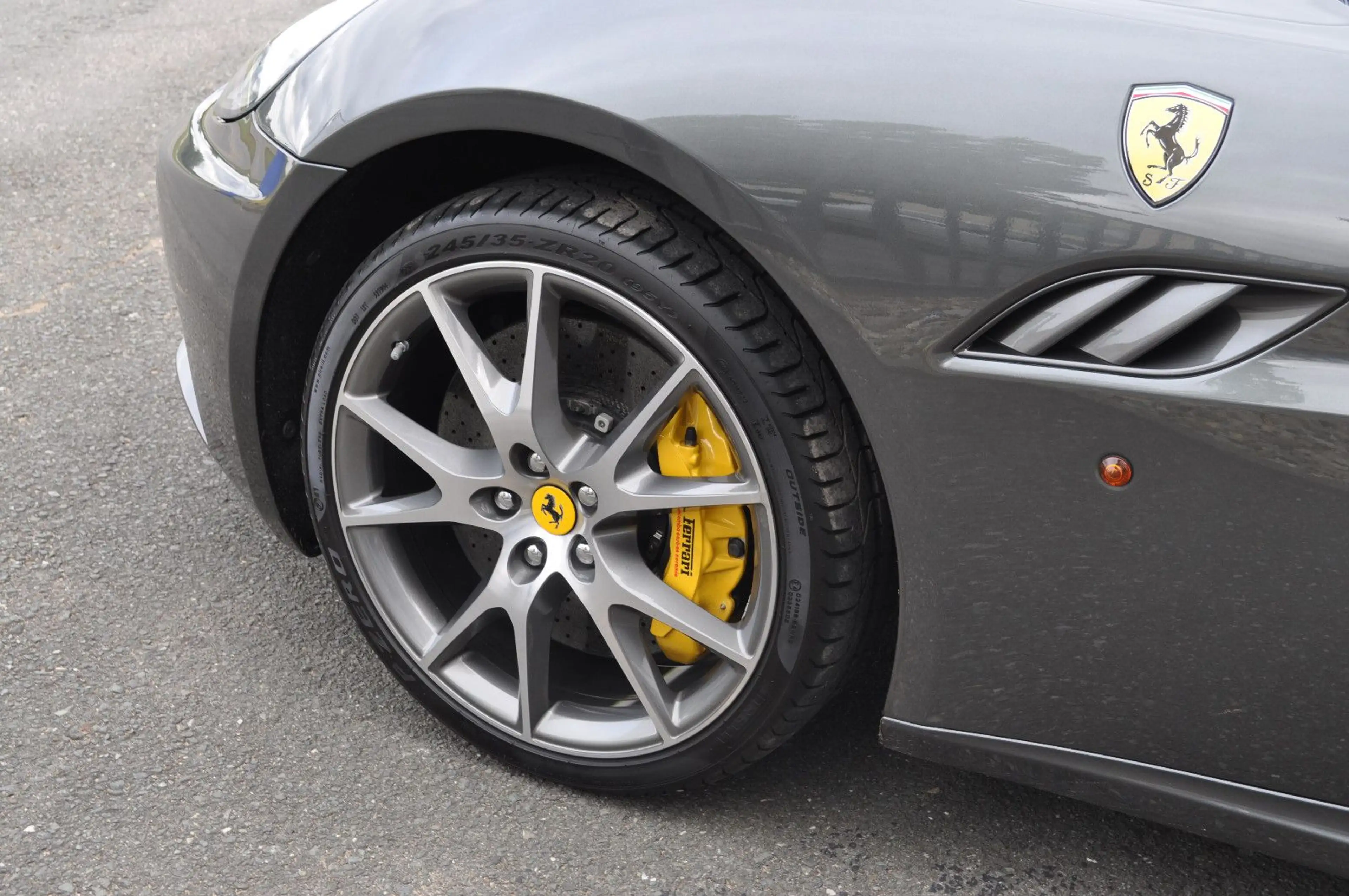 Ferrari California — photo 8