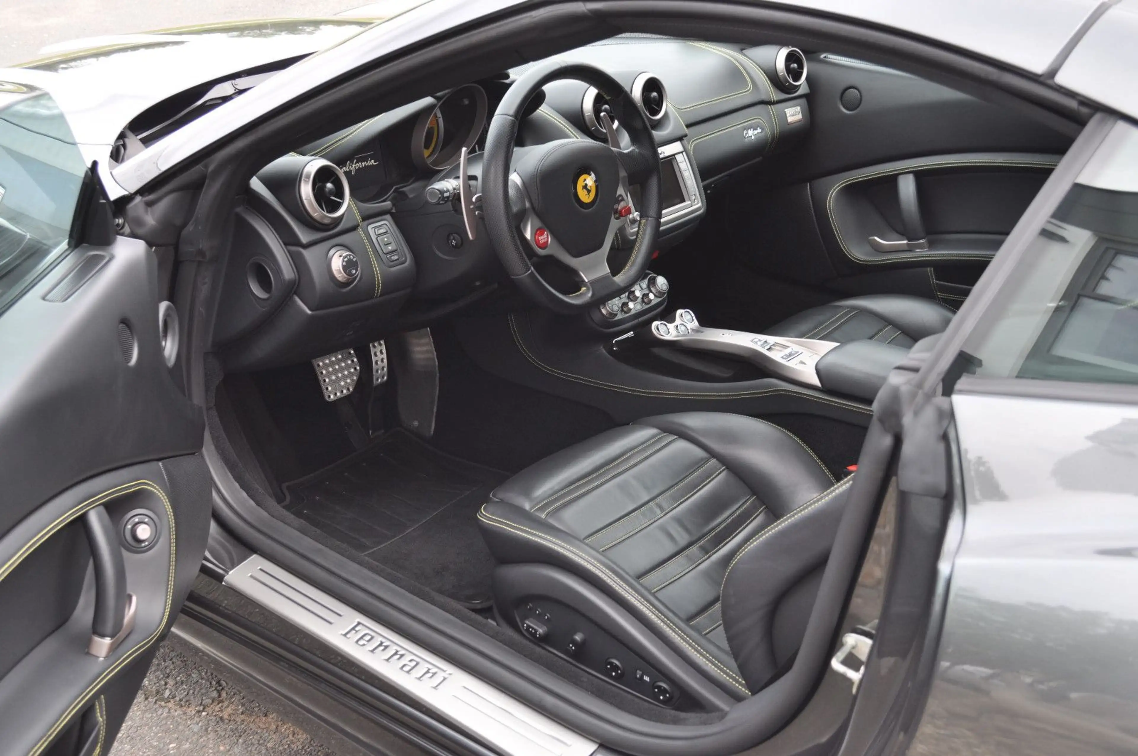Ferrari California — photo 9