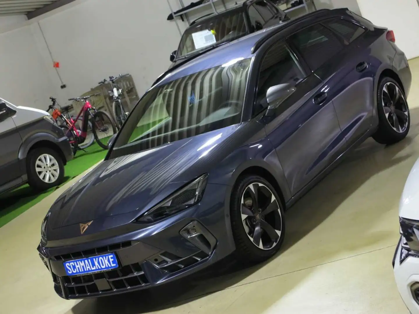 CUPRA Leon Sportstourer 2.0 TDI SCR DSG7 Navi DAB ACC Grau - 2