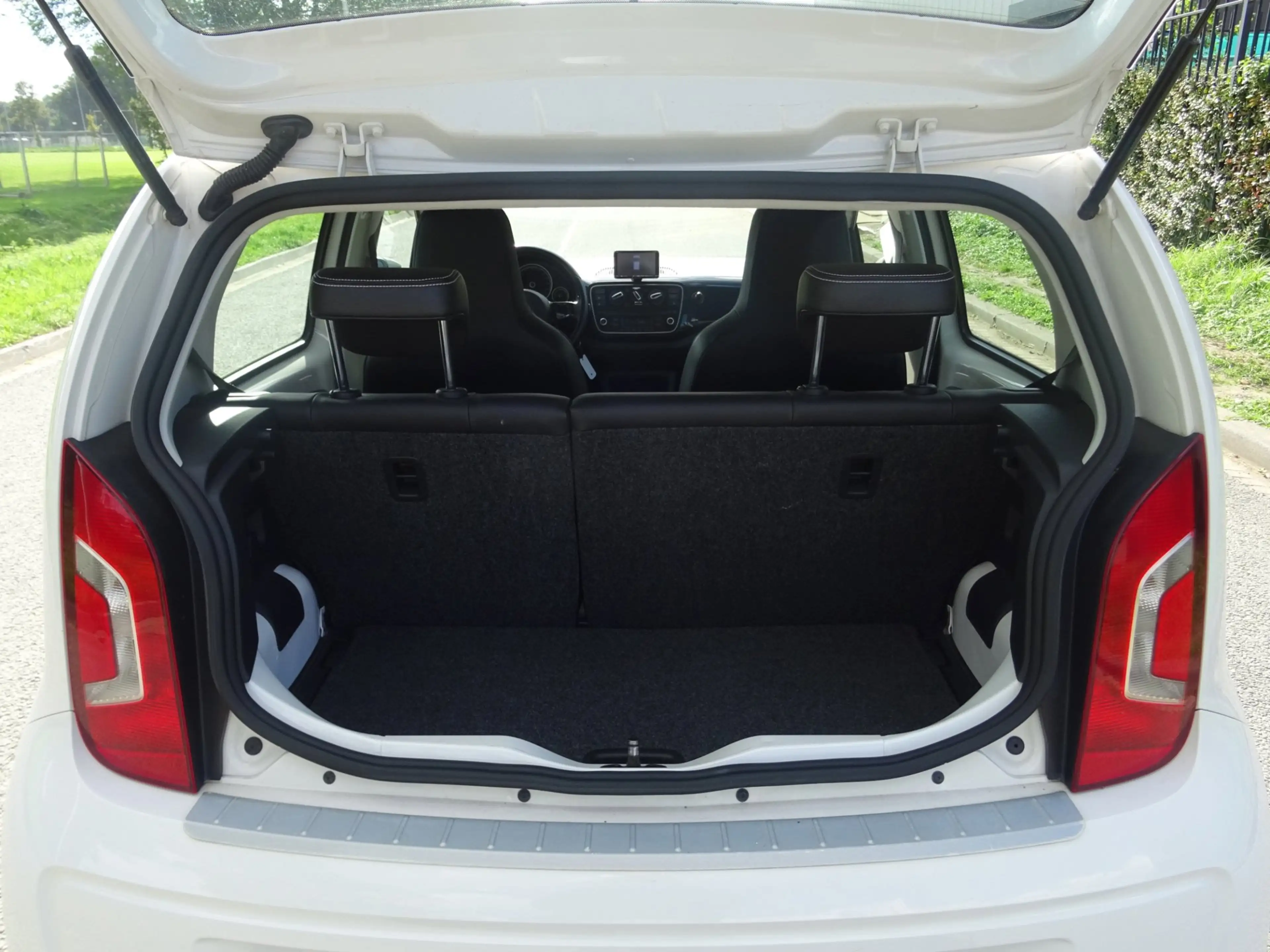 Volkswagen up! 1.0 high up! BlueMotion 5DRS LEER/NAVI/AC/APK — photo 5