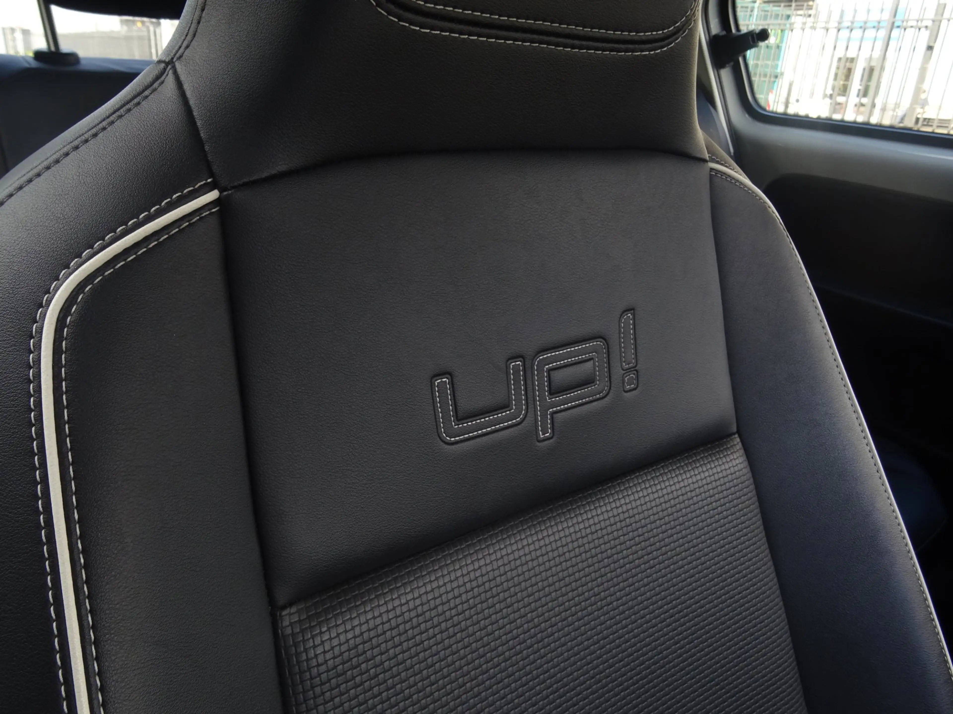 Volkswagen up! 1.0 high up! BlueMotion 5DRS LEER/NAVI/AC/APK — photo 10