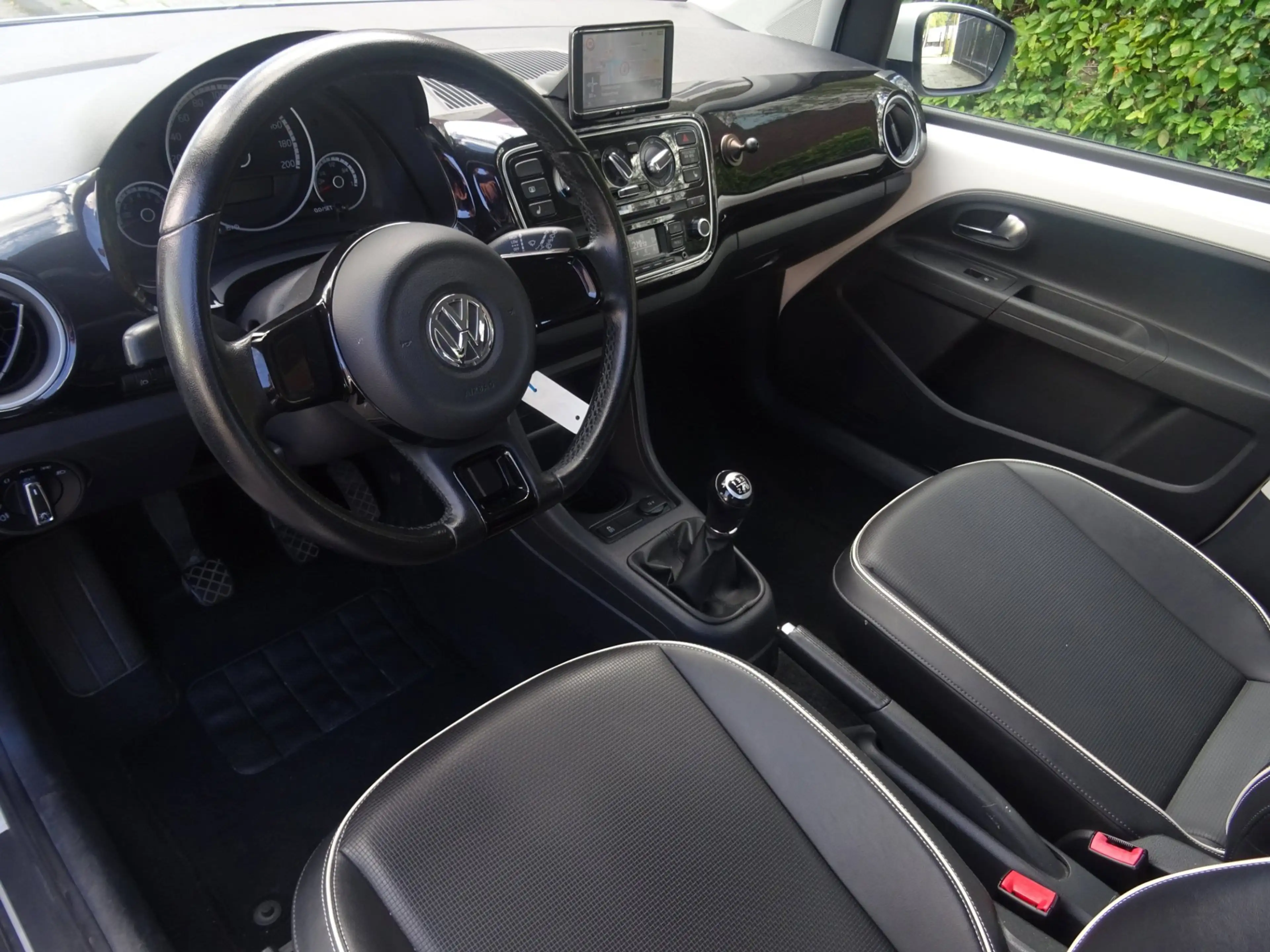 Volkswagen up! 1.0 high up! BlueMotion 5DRS LEER/NAVI/AC/APK — photo 6