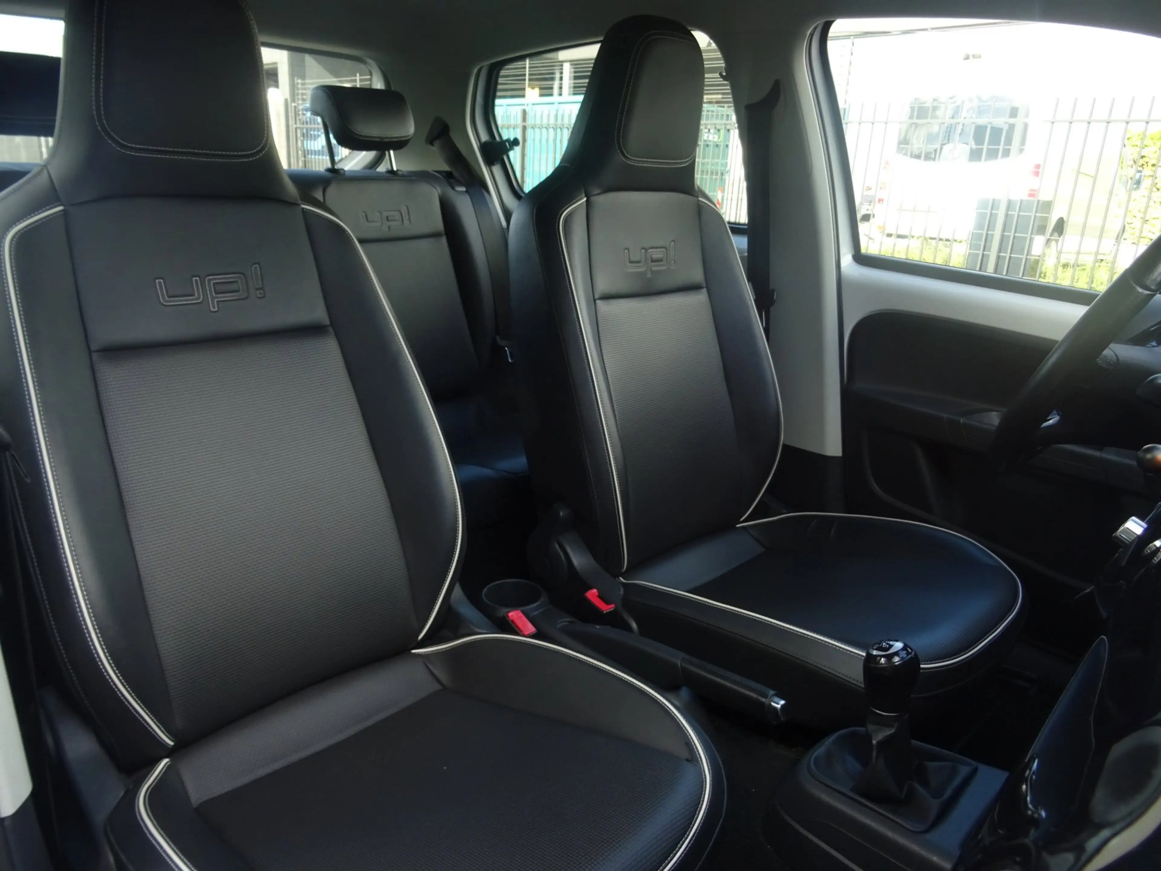 Volkswagen up! 1.0 high up! BlueMotion 5DRS LEER/NAVI/AC/APK — photo 8