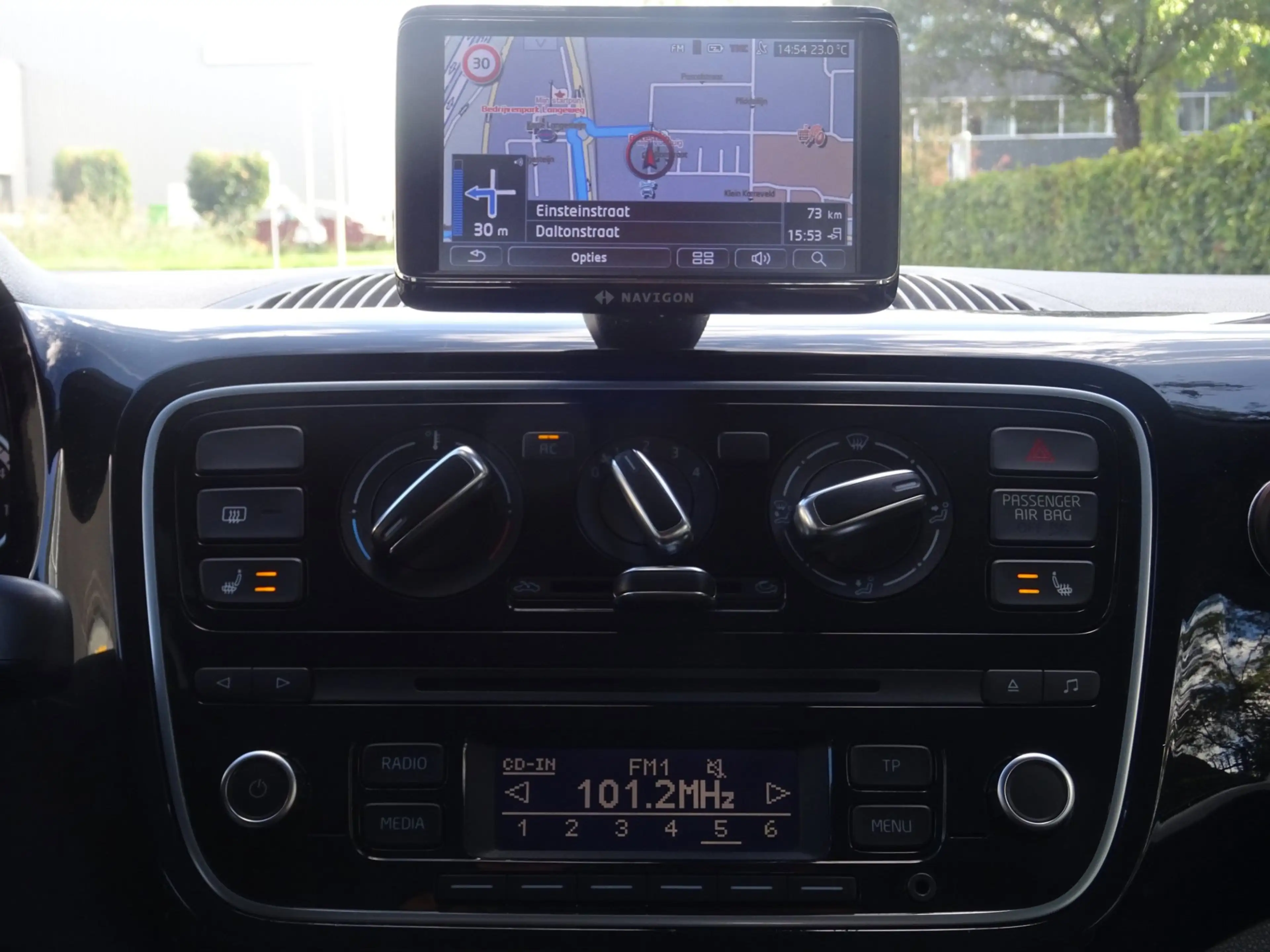 Volkswagen up! 1.0 high up! BlueMotion 5DRS LEER/NAVI/AC/APK — photo 11