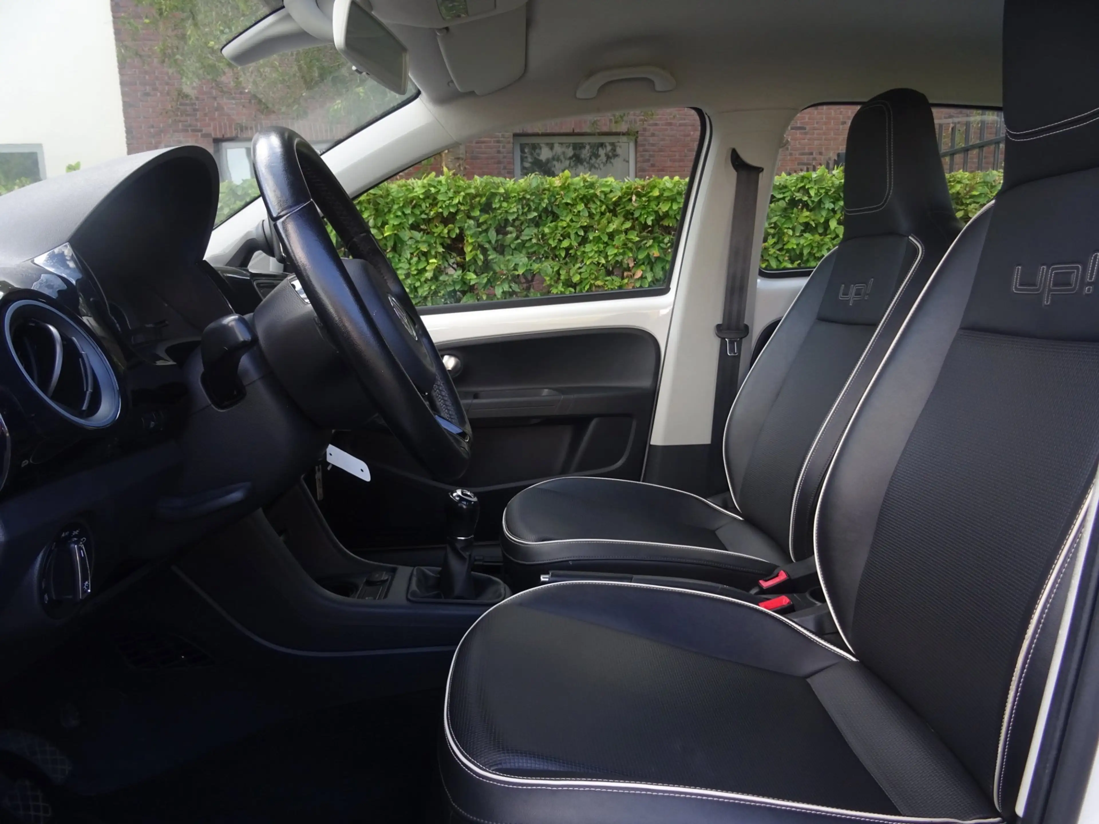 Volkswagen up! 1.0 high up! BlueMotion 5DRS LEER/NAVI/AC/APK — photo 7