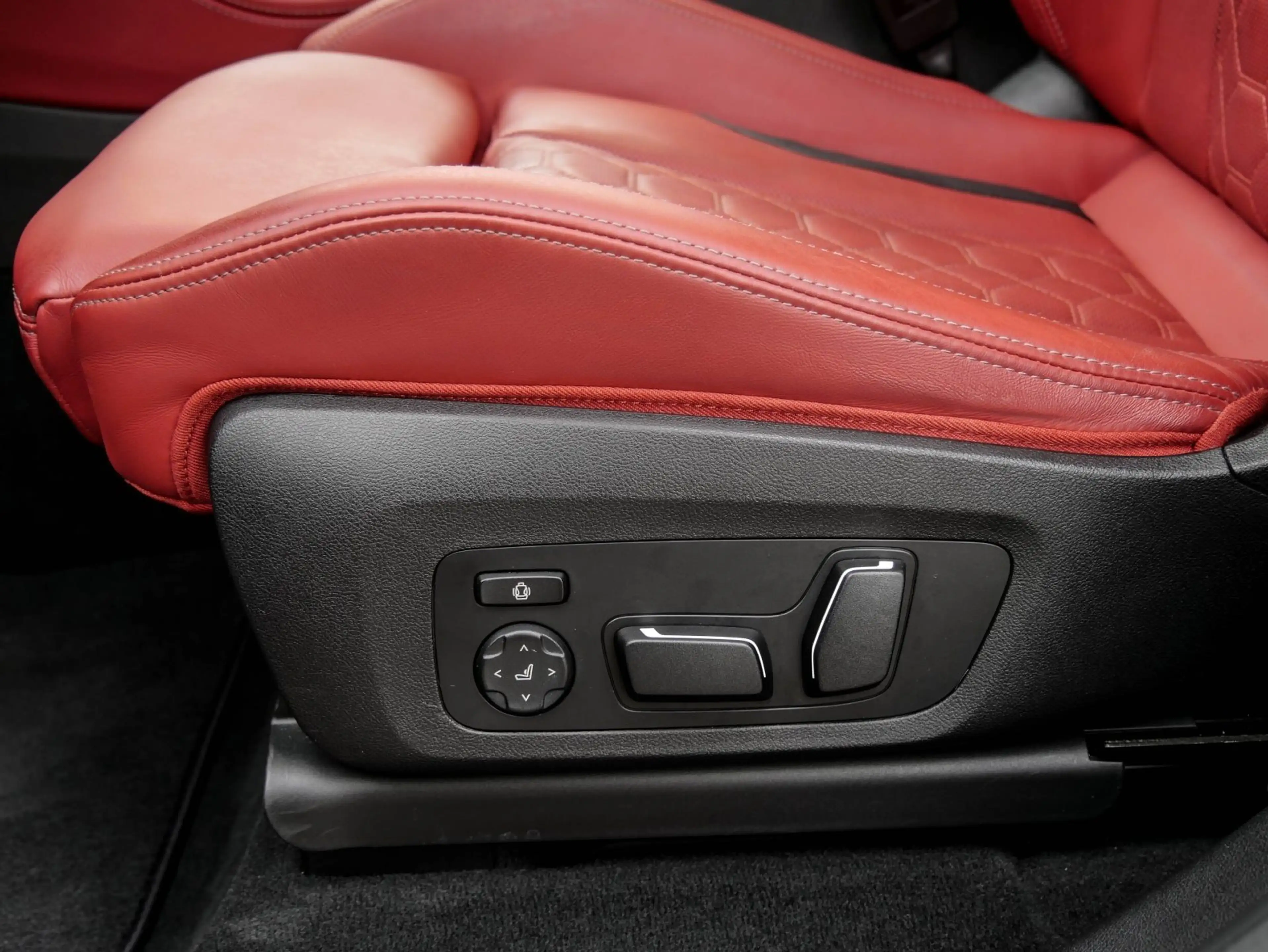 BMW X4 M Competition M Driver's P. Pano HuD Laser H/K Shz v — photo 14