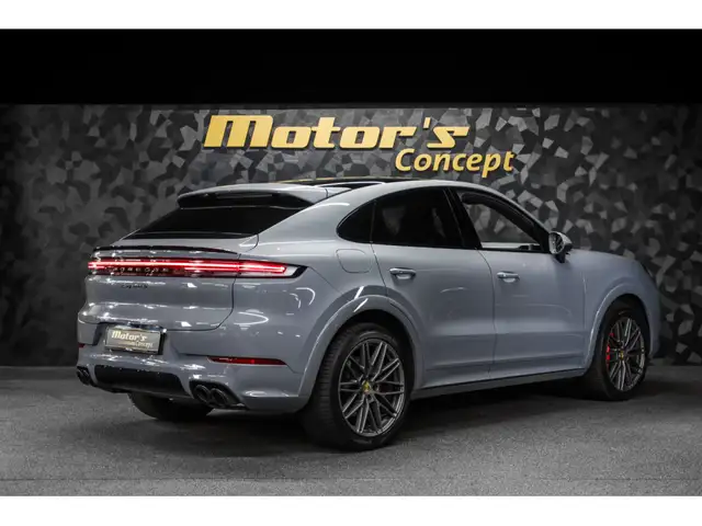 Porsche Cayenne view 3