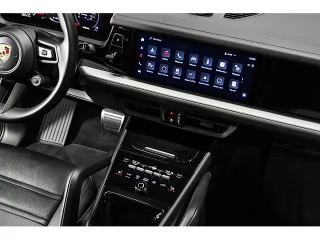Porsche Cayenne view 11