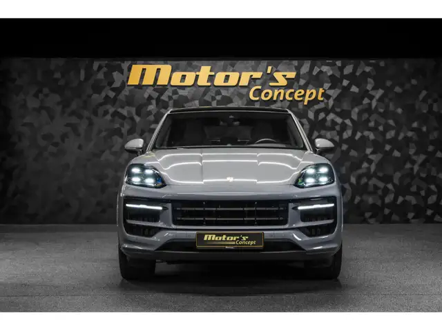 Porsche Cayenne view 4