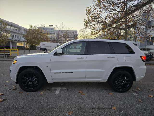 Imagine Jeep Grand Cherokee 3.6 V6 Laredo