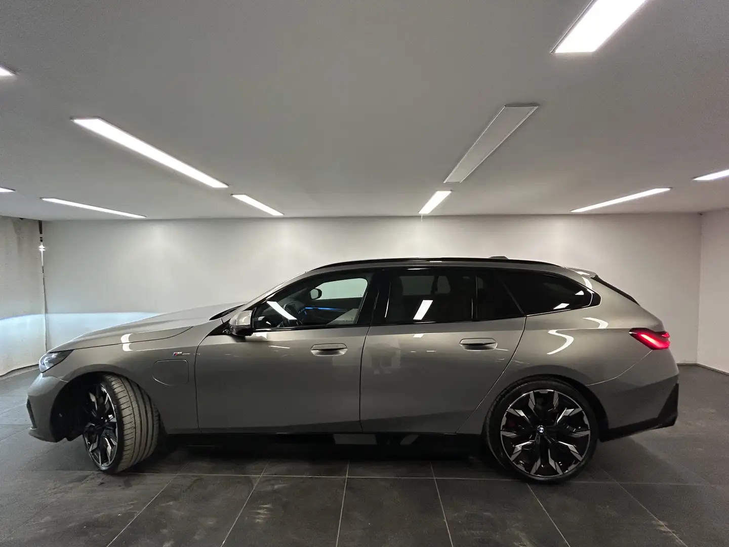BMW 550 e xDrive Touring M Sportpaket Pro Harman/Kardon Pa Gris - 2