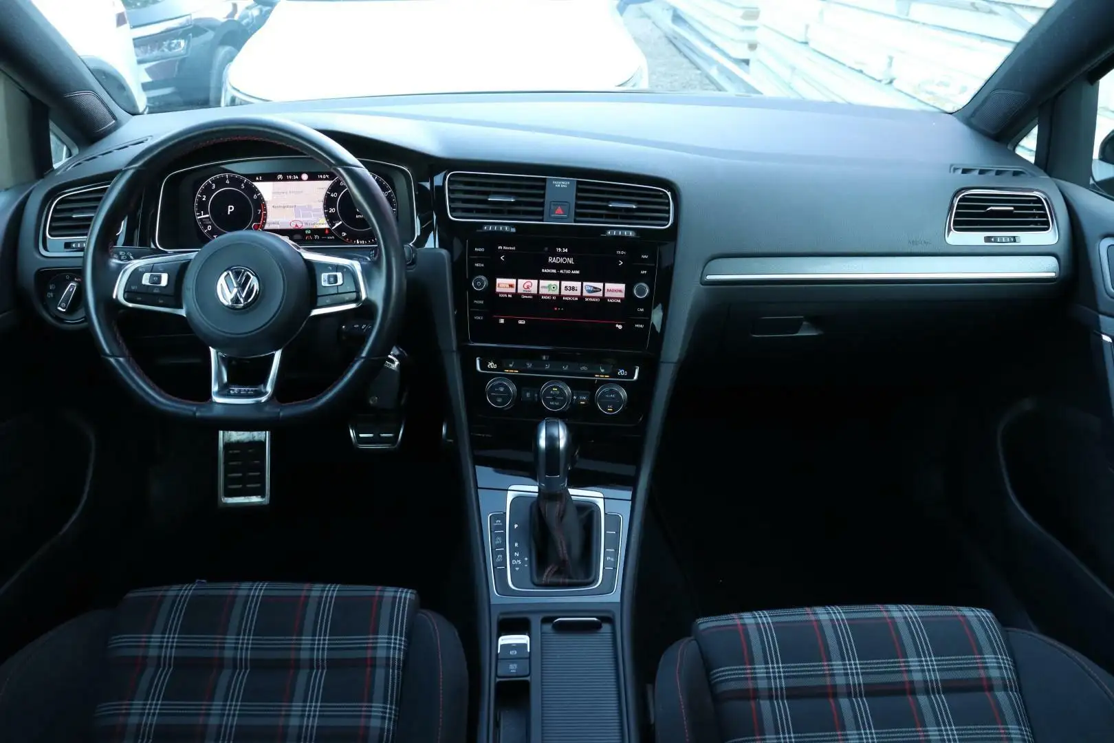 Volkswagen Golf GTI 7.5 DSG / Vol Opties! / 230PK! / DSG / ACC / Pano Noir - 2