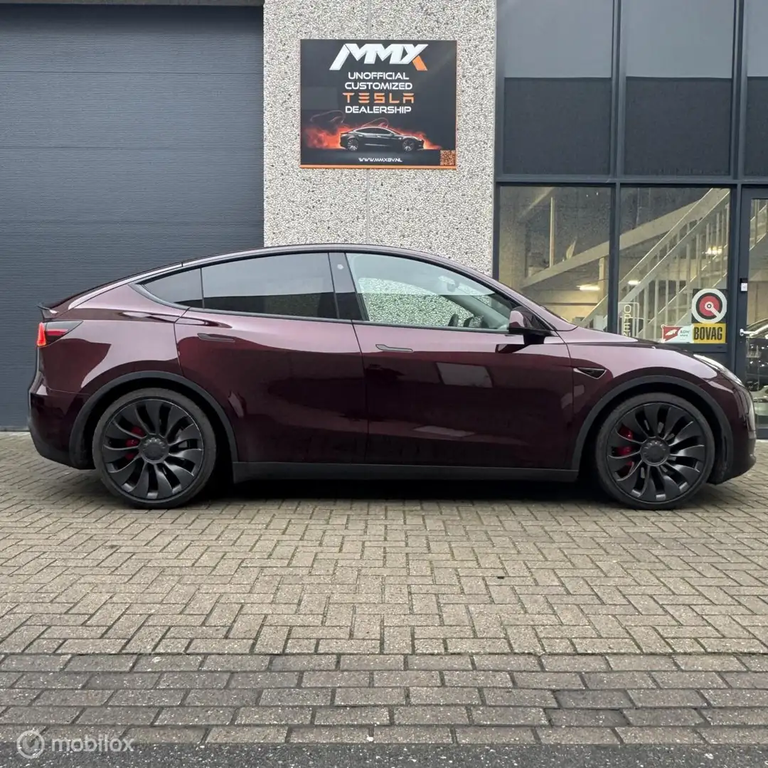 Tesla Model Y Performance + MMX PACK Rood - 2