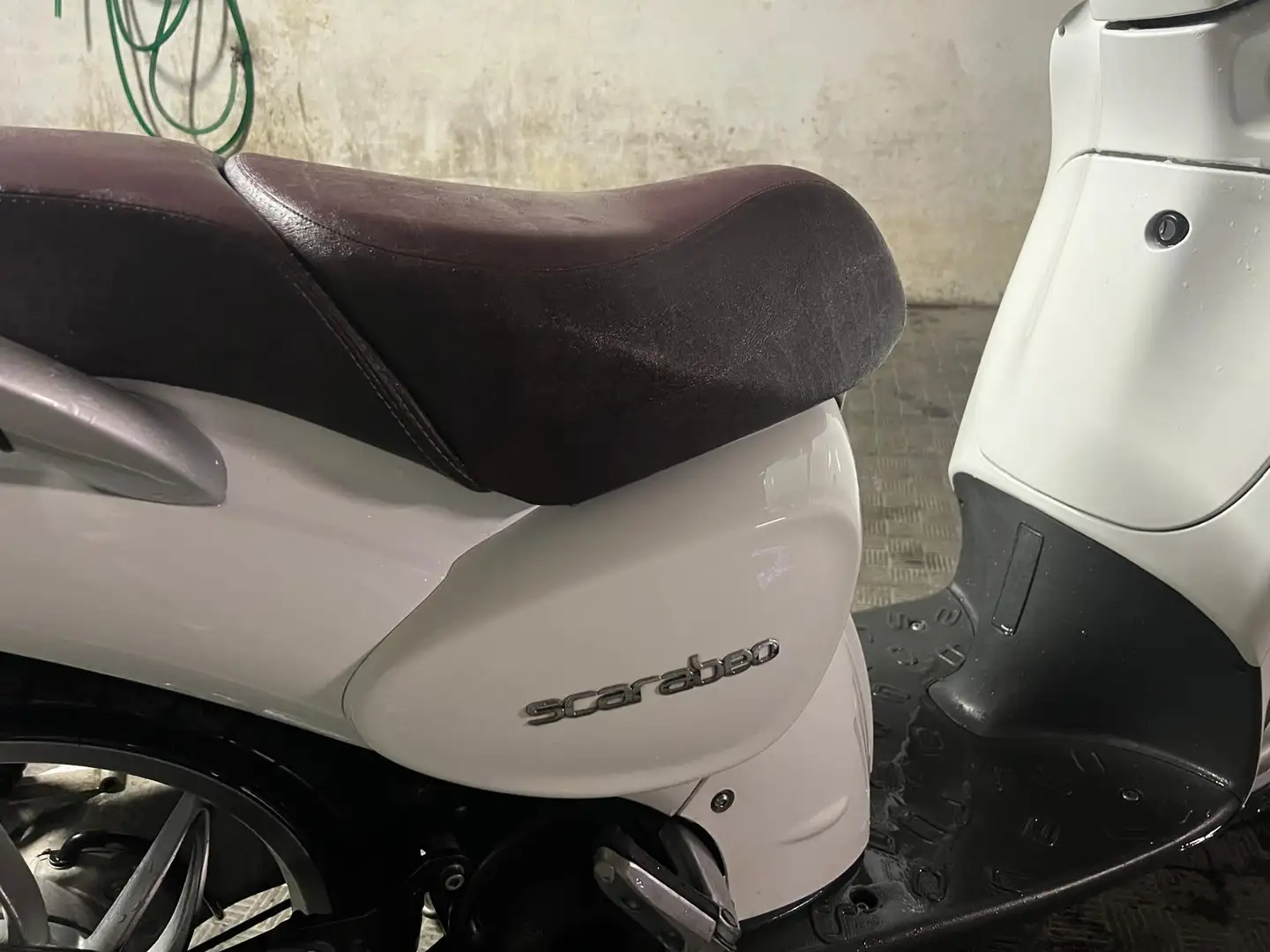 Aprilia Scarabeo Blanco - 2