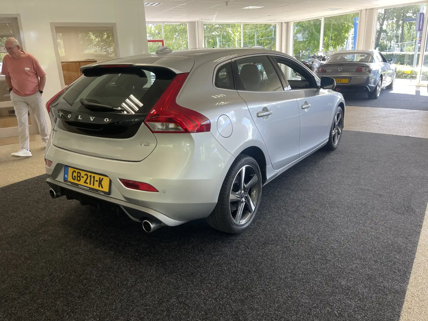 Volvo V40 1.6 T3 R-Design Gris - 2