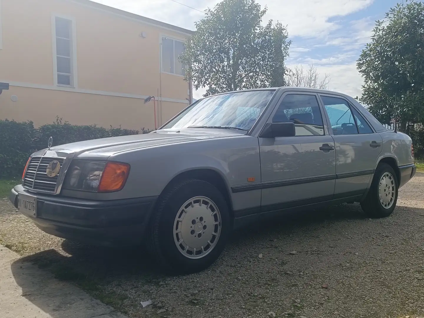 Mercedes-Benz E 200 (124) Szary - 1