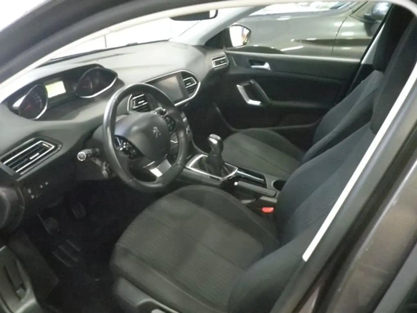 Peugeot 308 1.2 PureTech S&S Allure 110 Gris - 2