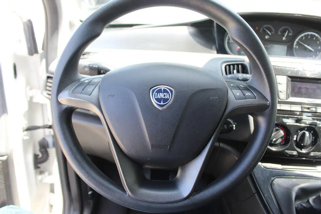 Lancia Ypsilon 2022 — фото 11