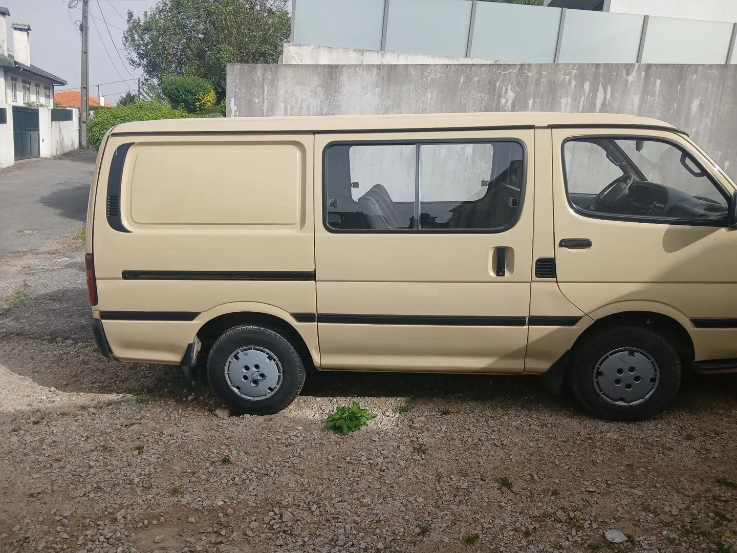 Toyota Hiace 2.4D - 1