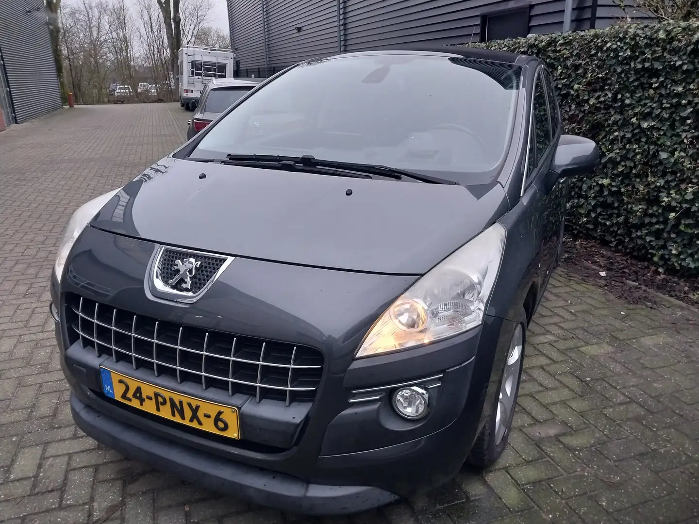 Peugeot 3008 155 THP Automatik Premium CAR IS DRIVING ON 3 PLUG - 1