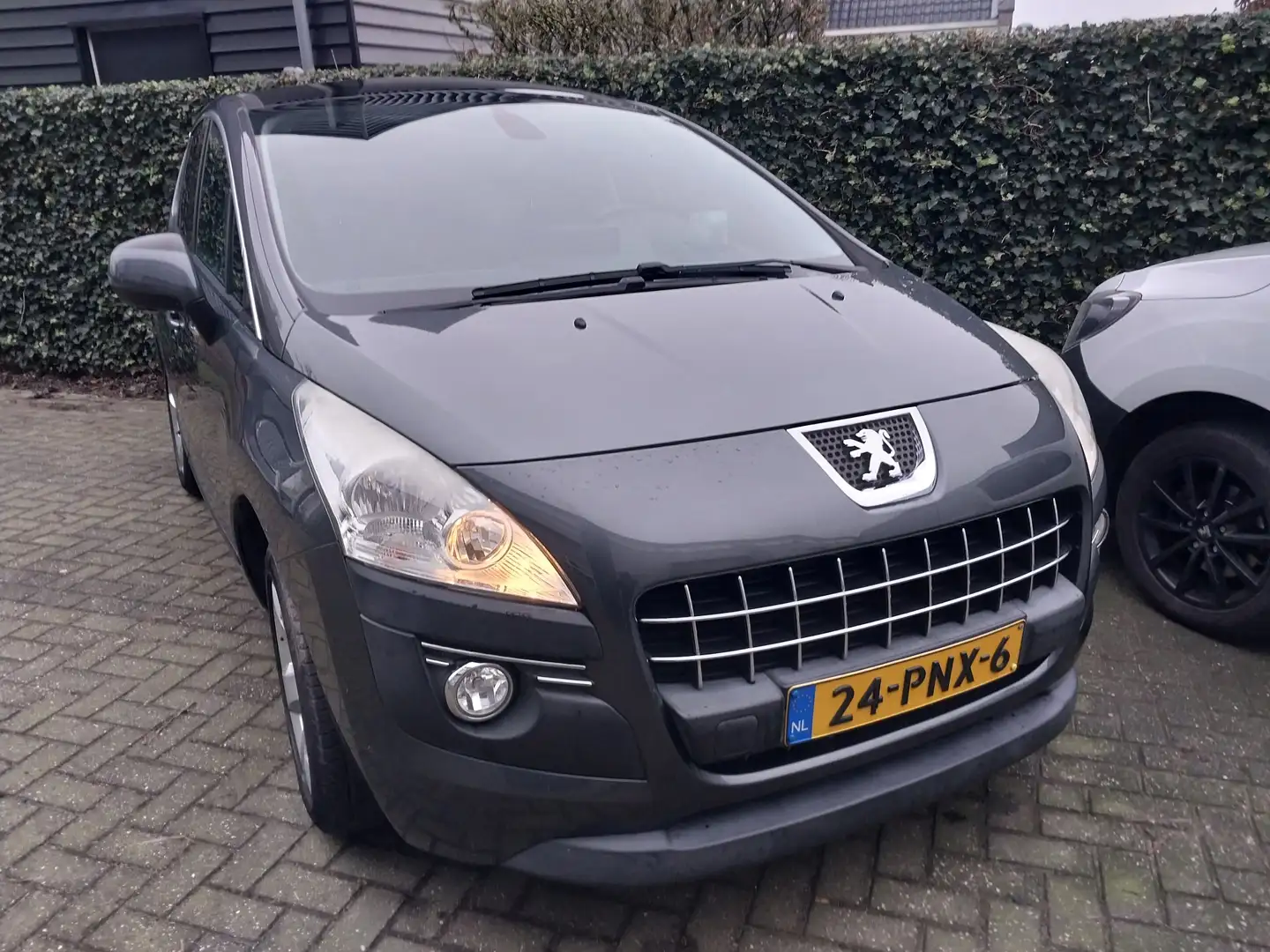 Peugeot 3008 155 THP Automatik Premium CAR IS DRIVING ON 3 PLUG - 2